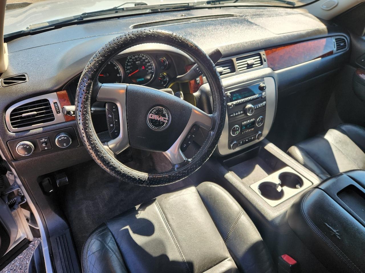 GMC Yukon XL 4WD 4dr 1500 SLT 2012