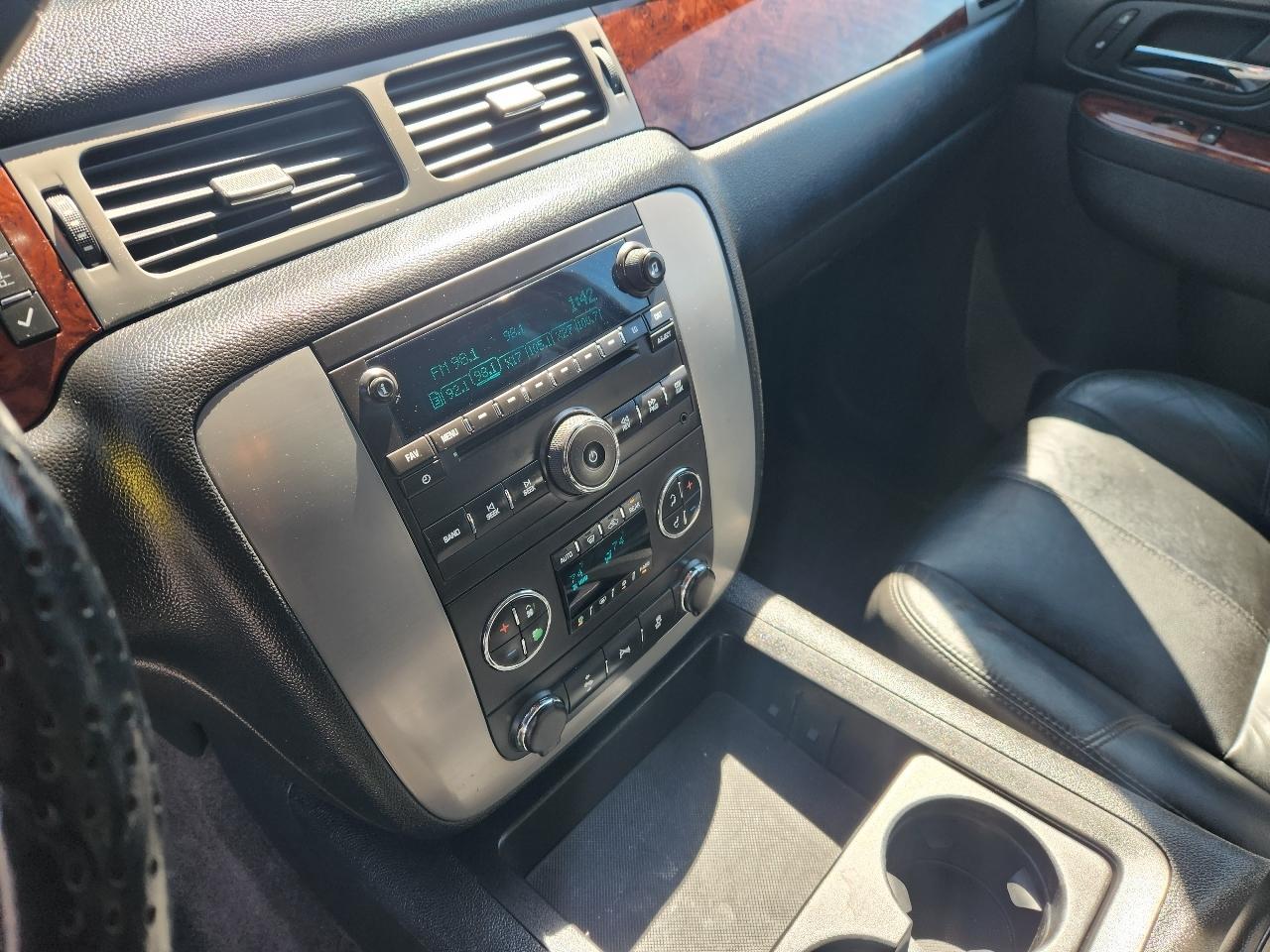 GMC Yukon XL 4WD 4dr 1500 SLT 2012