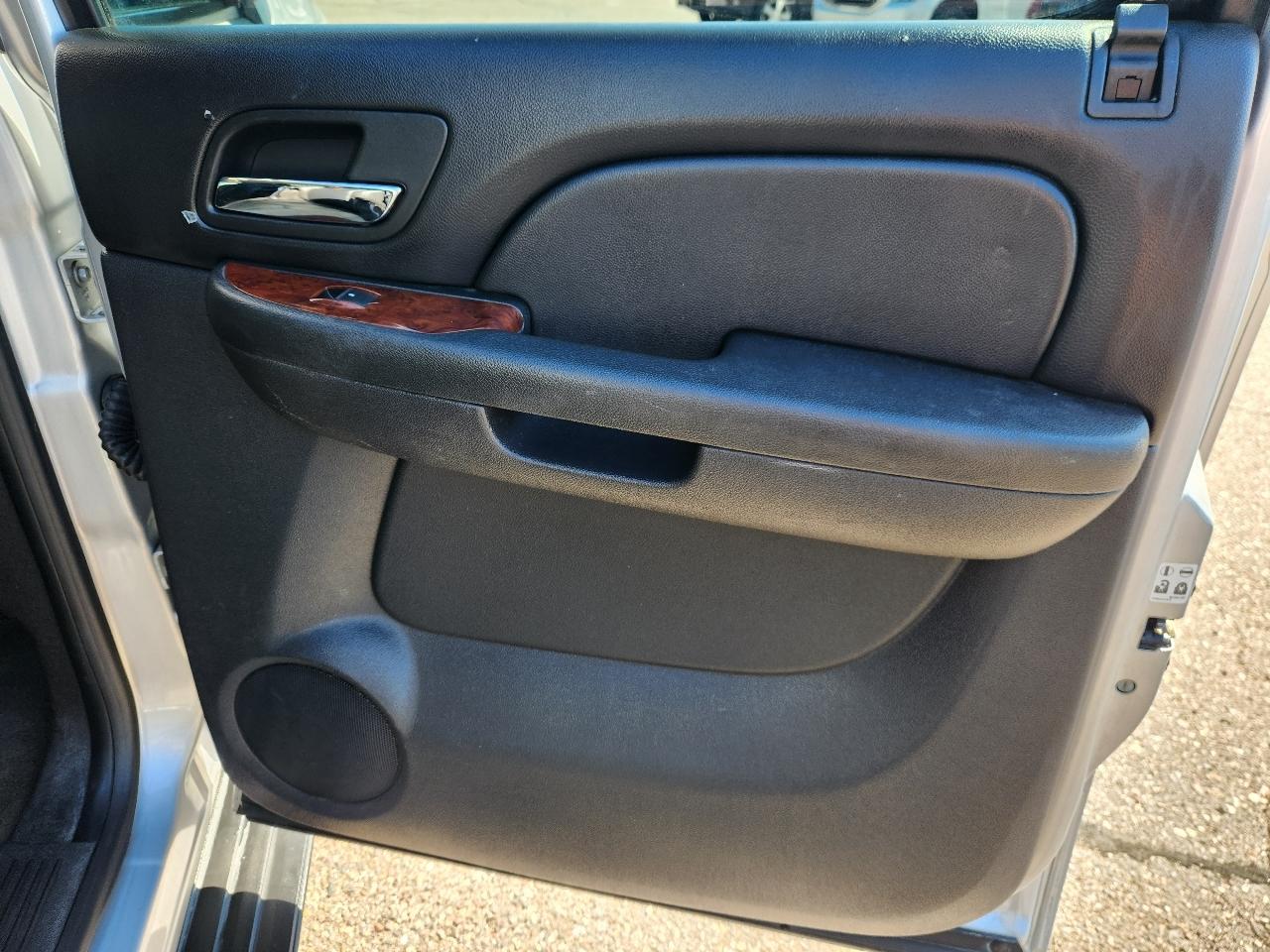 GMC Yukon XL 4WD 4dr 1500 SLT 2012