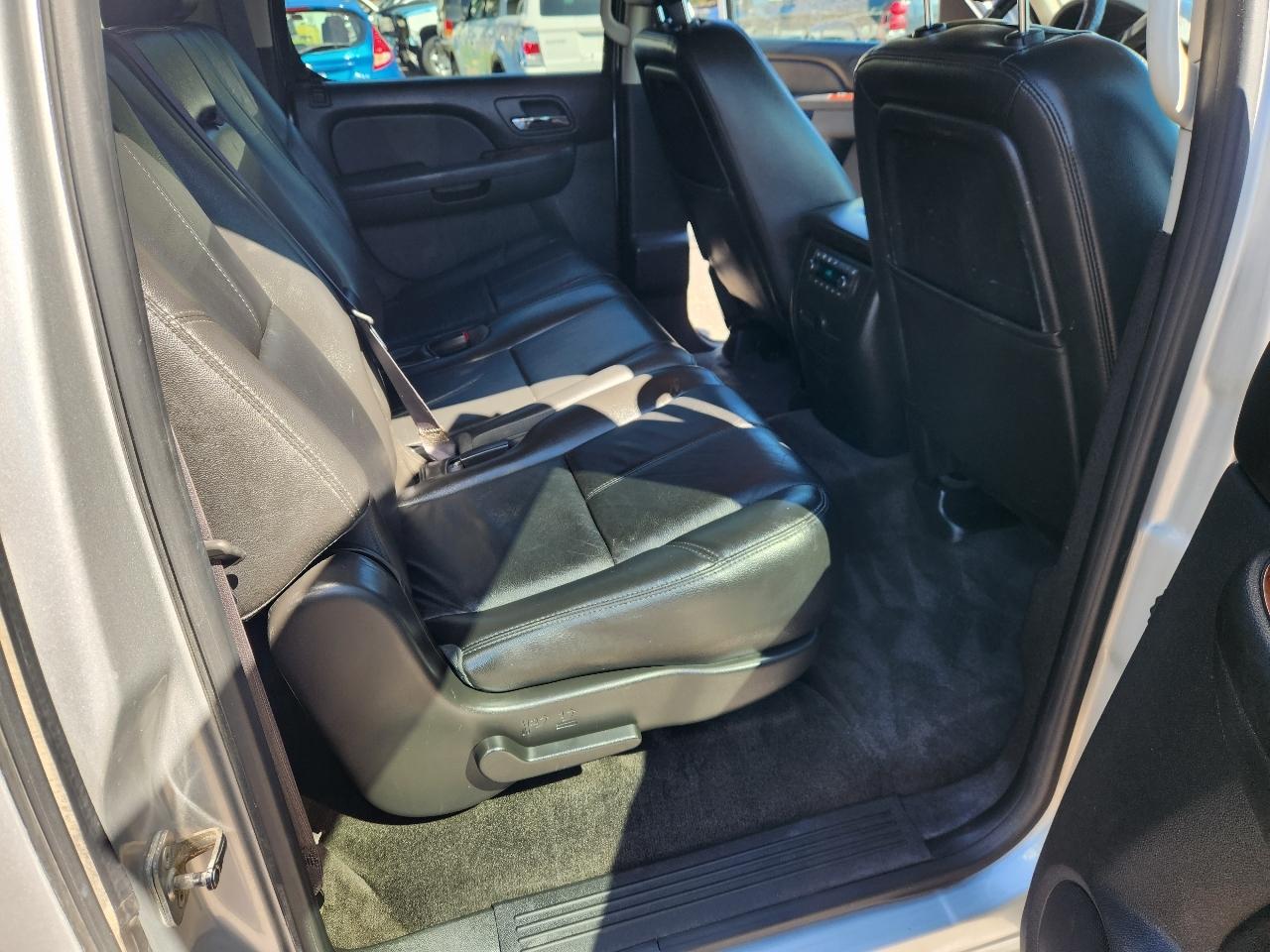 GMC Yukon XL 4WD 4dr 1500 SLT 2012