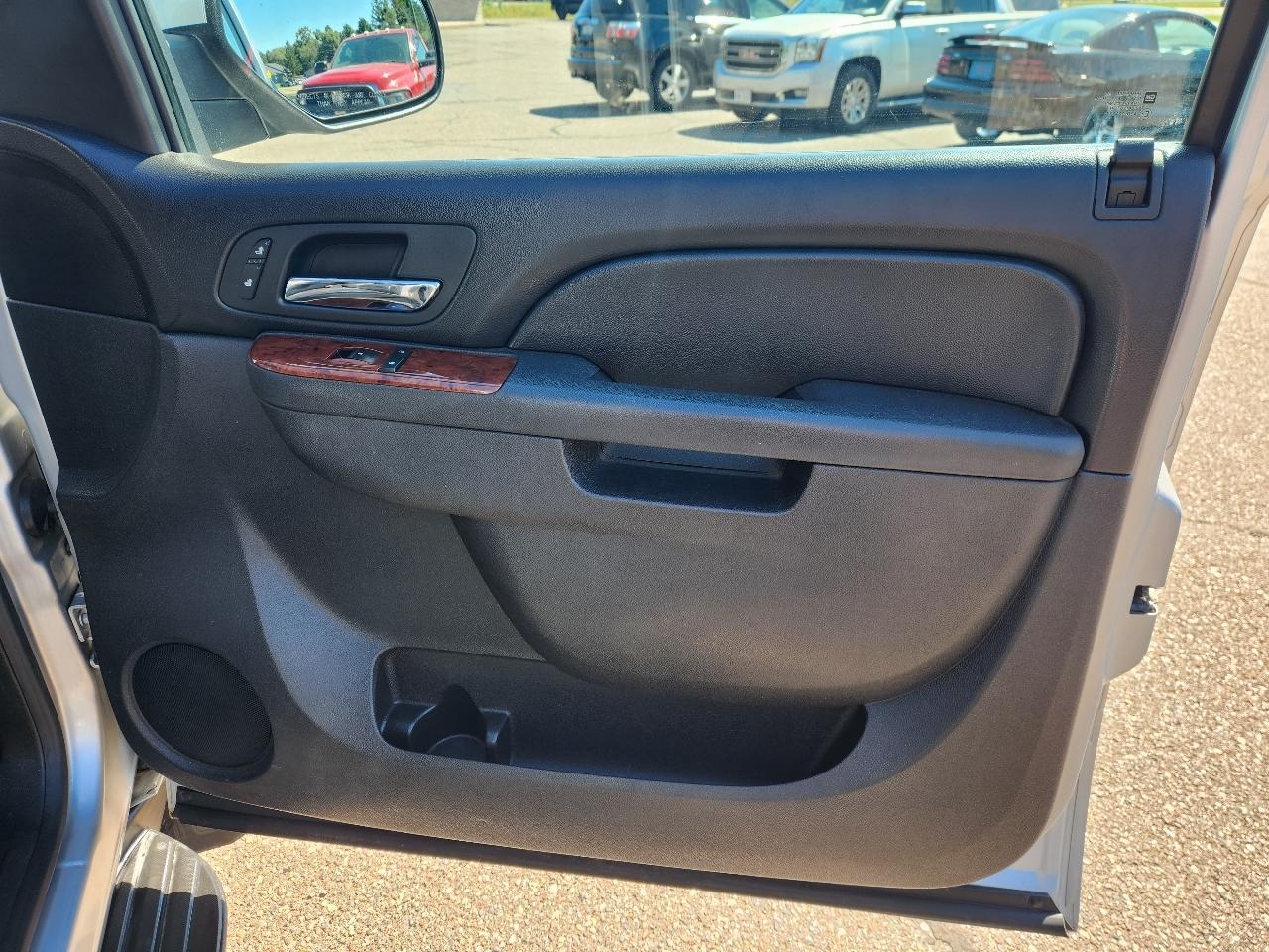 GMC Yukon XL 4WD 4dr 1500 SLT 2012