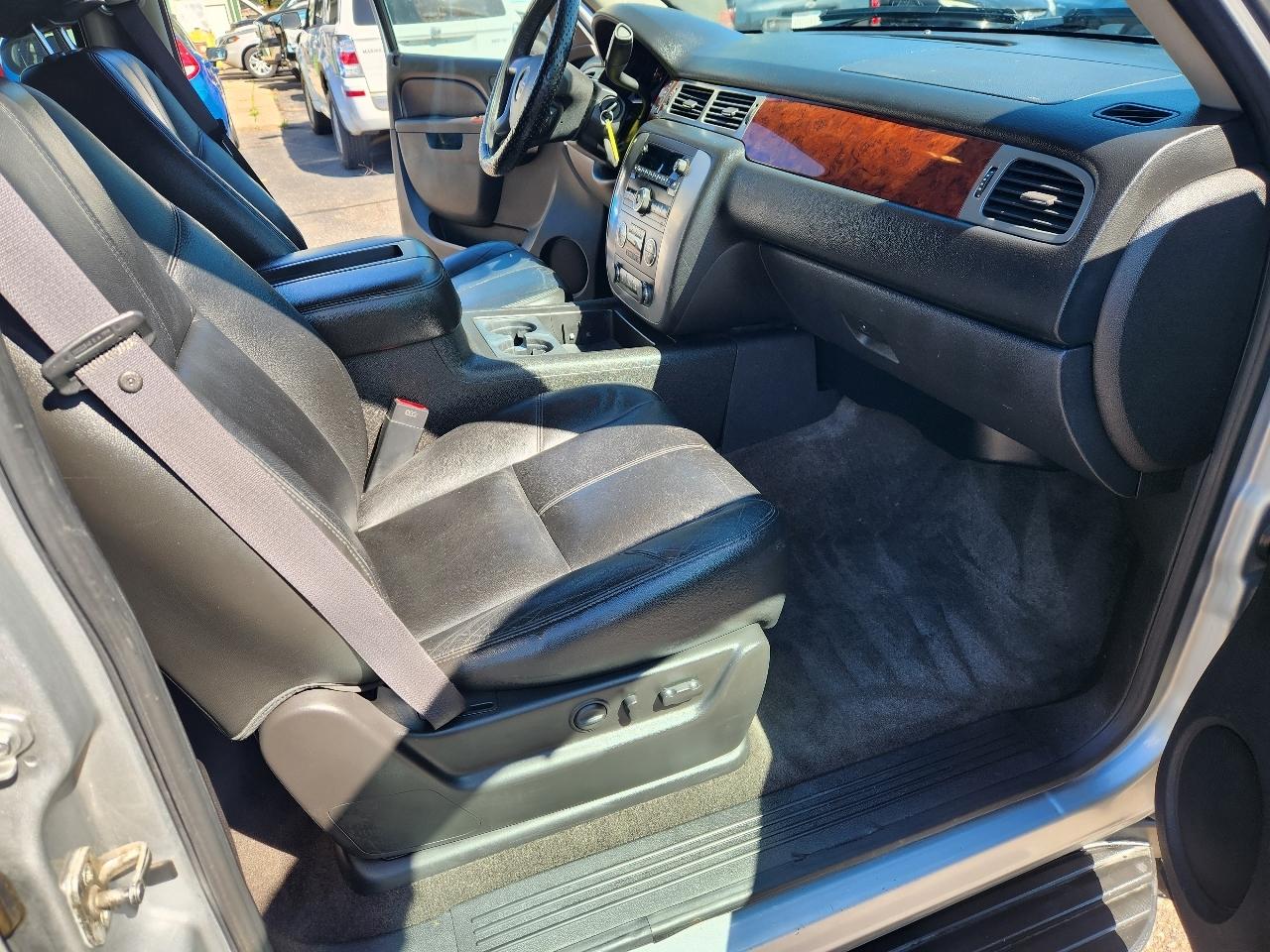 GMC Yukon XL 4WD 4dr 1500 SLT 2012
