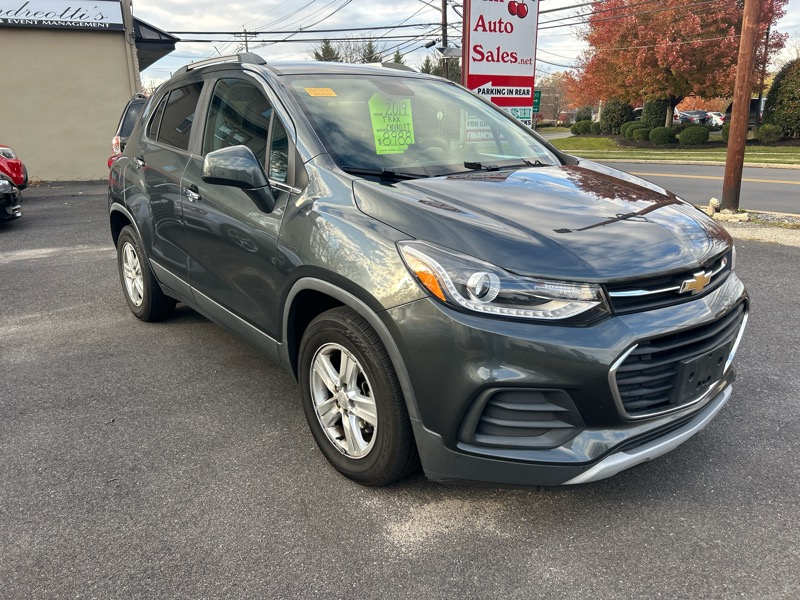 2019 Chevrolet Trax LT photo 2