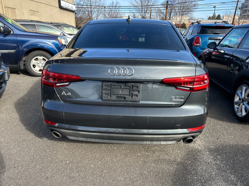 Audi A4 2.0T Premium quattro Sedan 2017