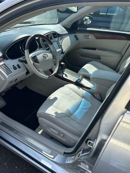 Toyota Avalon Base 2011