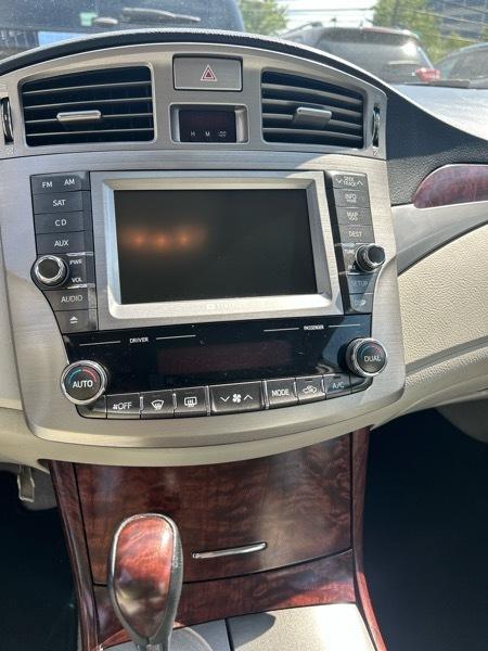 Toyota Avalon Base 2011