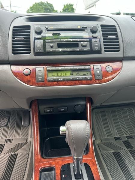 Toyota Camry XLE 4D Sedan V6 2003