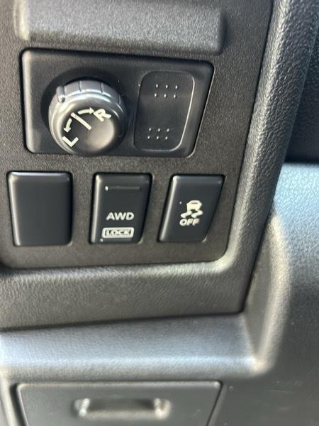 Nissan Rogue S AWD 2011
