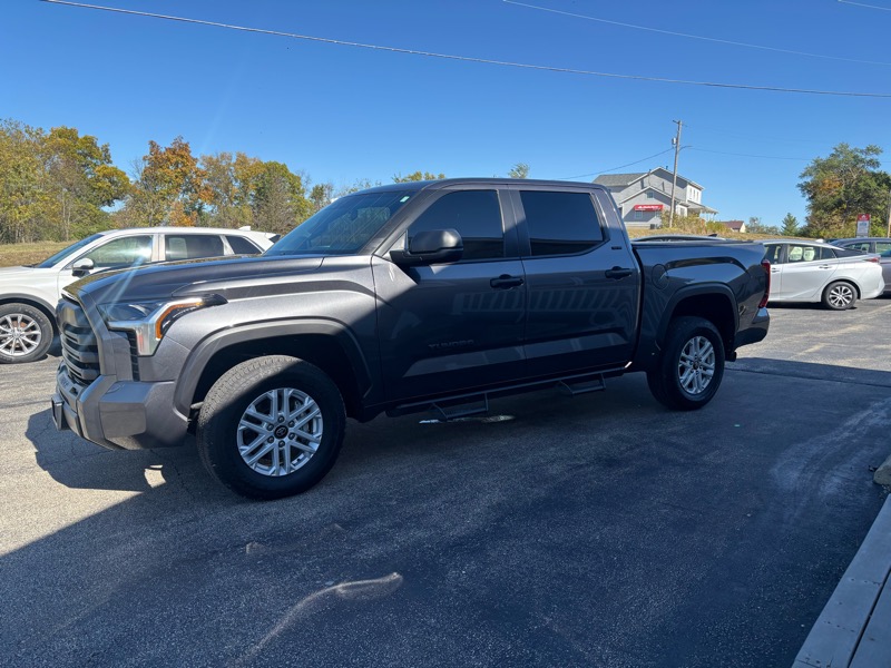 Toyota Tundra SR5 CrewMax 4WD 2025