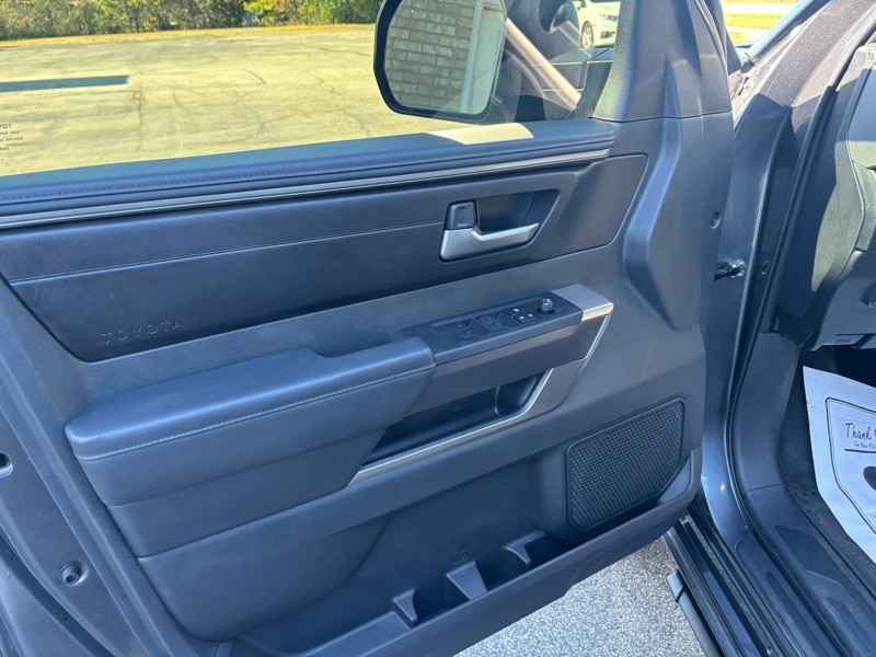 Toyota Tundra SR5 CrewMax 4WD 2025