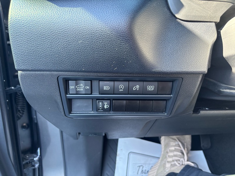 Toyota Tundra SR5 CrewMax 4WD 2025