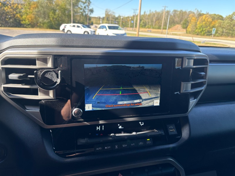 Toyota Tundra SR5 CrewMax 4WD 2025