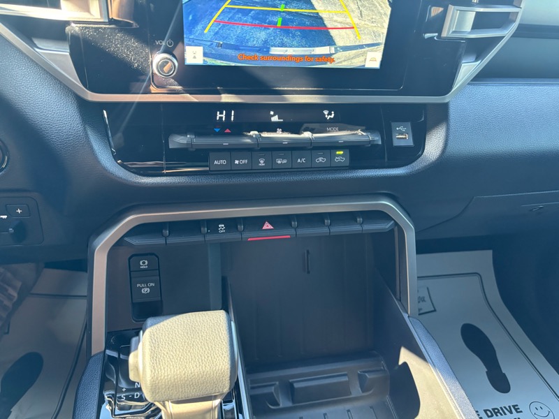 Toyota Tundra SR5 CrewMax 4WD 2025