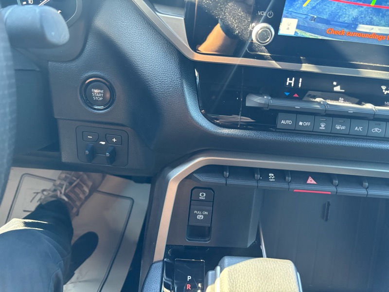 Toyota Tundra SR5 CrewMax 4WD 2025