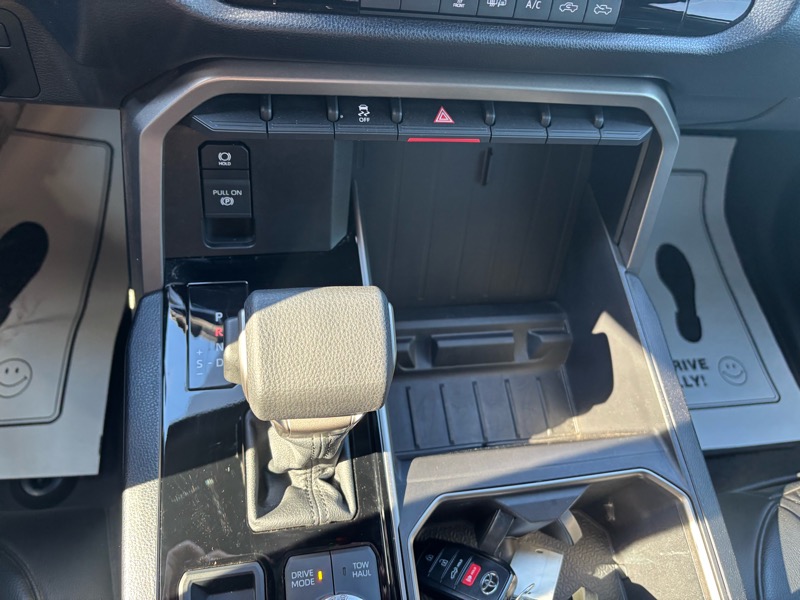 Toyota Tundra SR5 CrewMax 4WD 2025