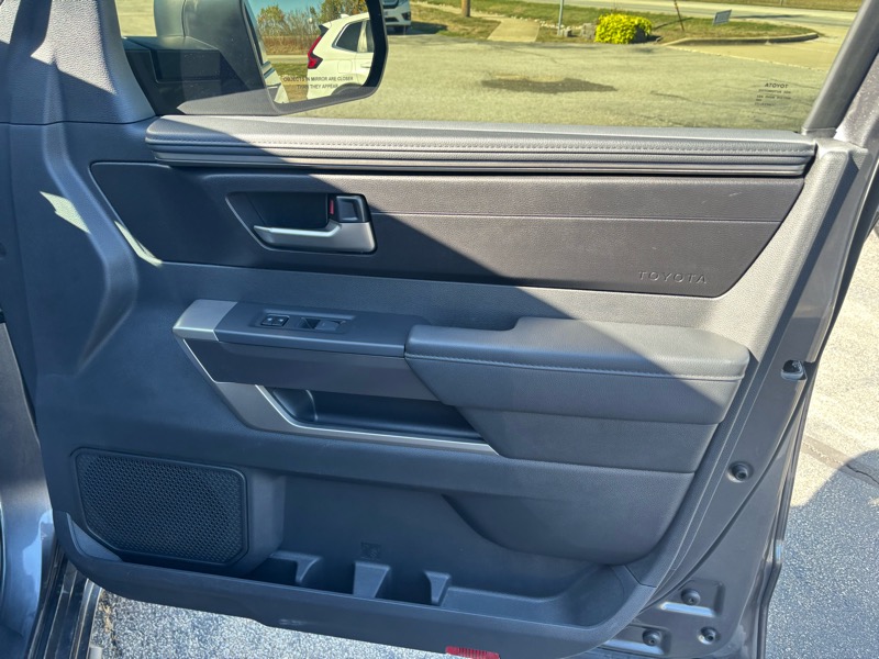 Toyota Tundra SR5 CrewMax 4WD 2025