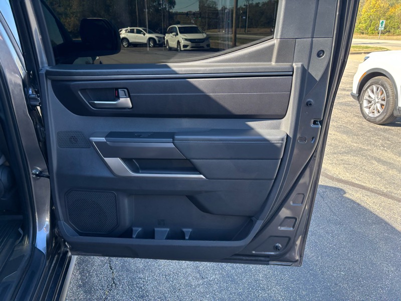 Toyota Tundra SR5 CrewMax 4WD 2025