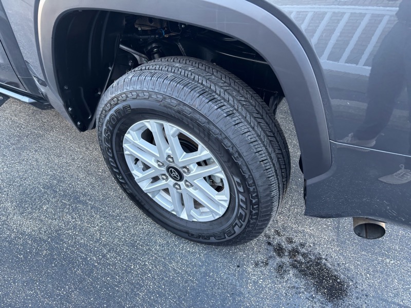 Toyota Tundra SR5 CrewMax 4WD 2025