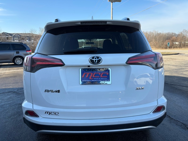 Toyota RAV4 XLE FWD 2016