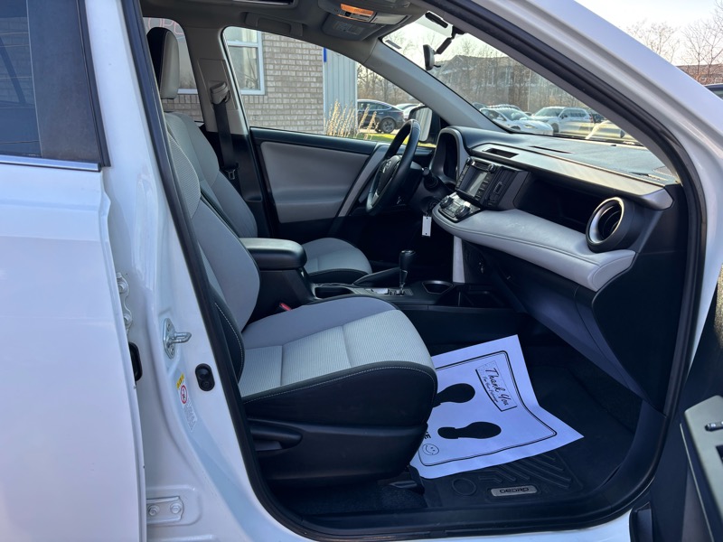 Toyota RAV4 XLE FWD 2016