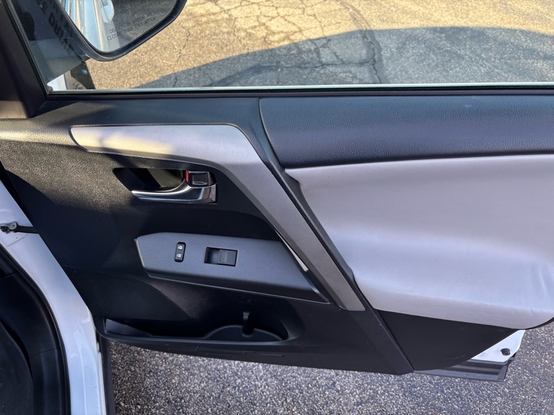 Toyota RAV4 XLE FWD 2016