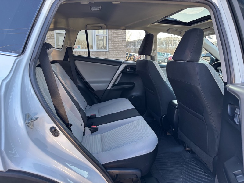 Toyota RAV4 XLE FWD 2016