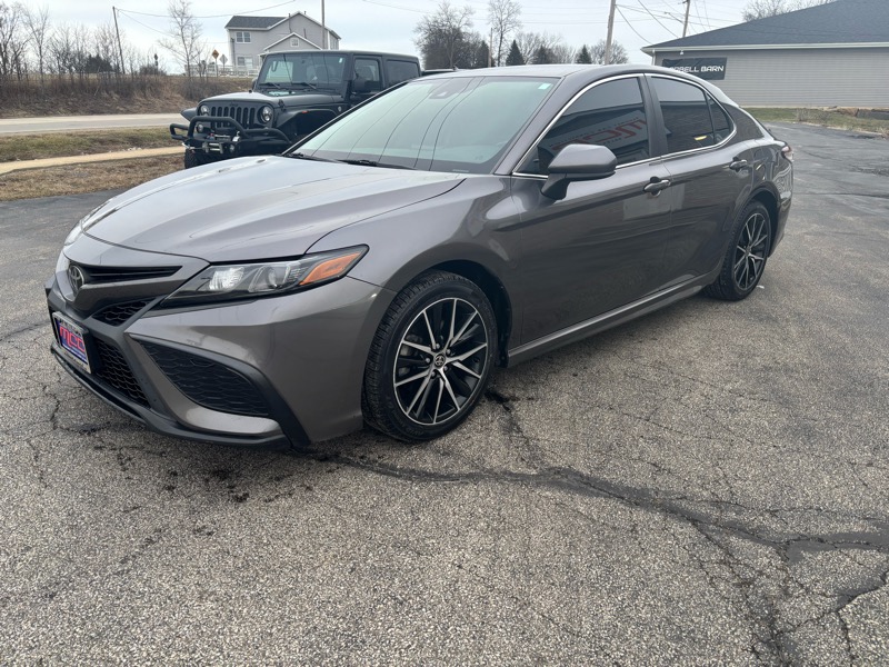 Toyota Camry SE 2021