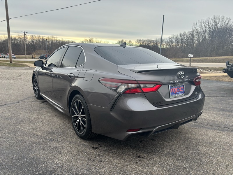 Toyota Camry SE 2021