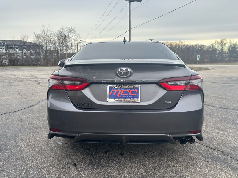 Toyota Camry SE 2021