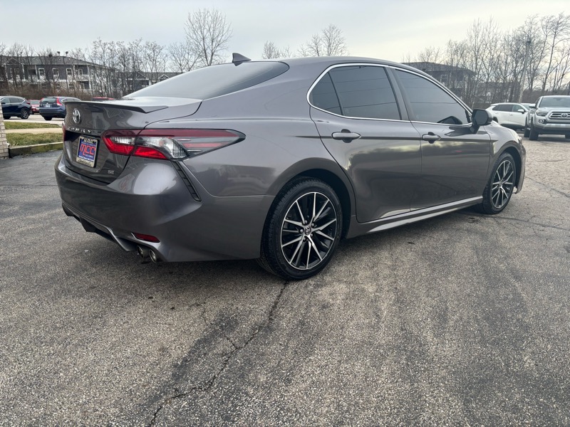 Toyota Camry SE 2021