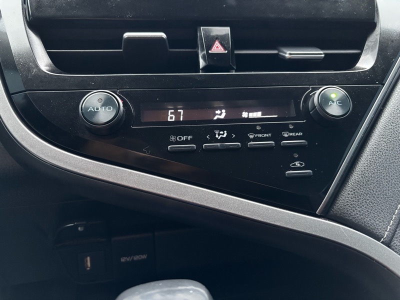 Toyota Camry SE 2021