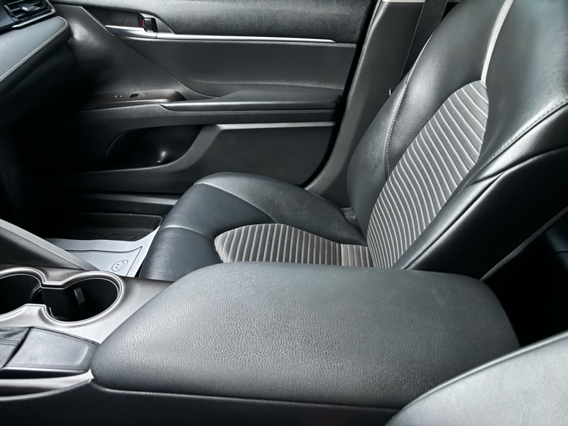 Toyota Camry SE 2021