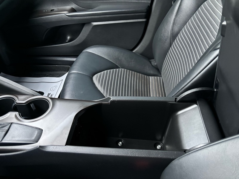 Toyota Camry SE 2021