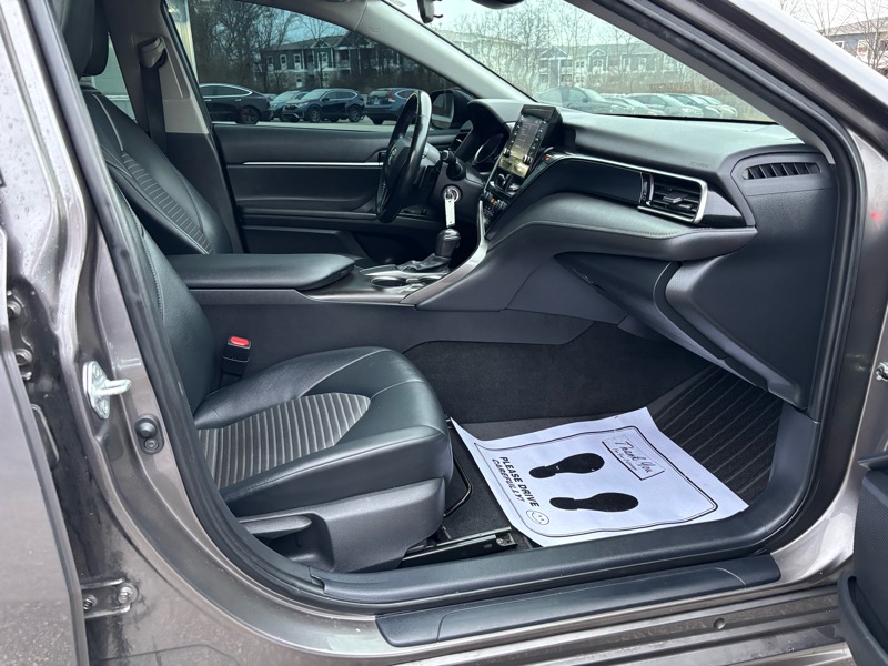 Toyota Camry SE 2021