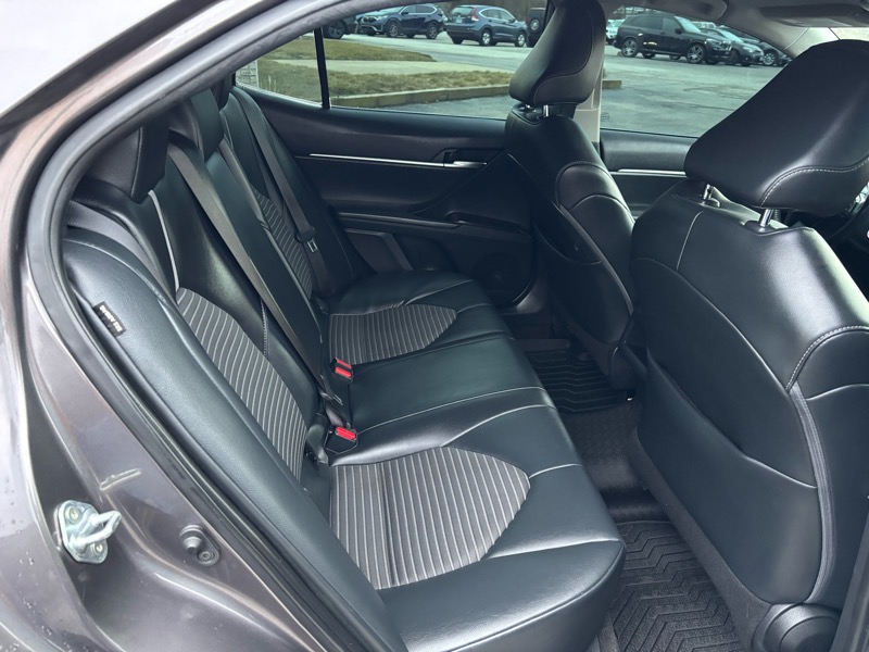 Toyota Camry SE 2021