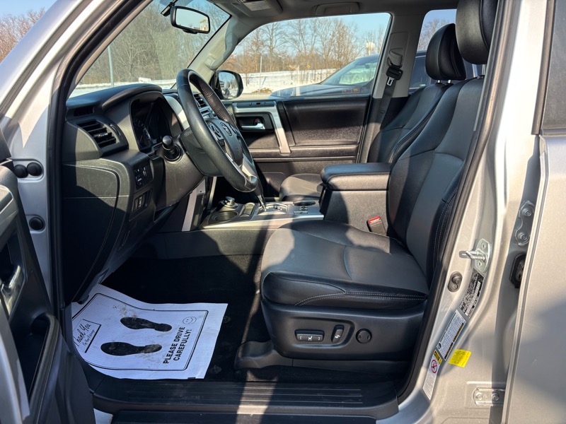 Toyota 4Runner SR5 4WD 2017