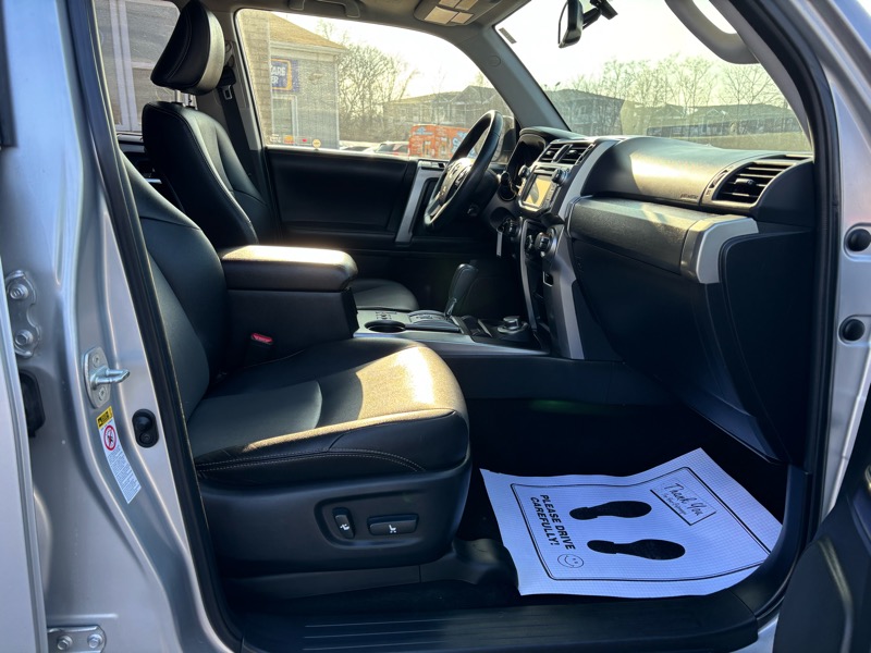 Toyota 4Runner SR5 4WD 2017