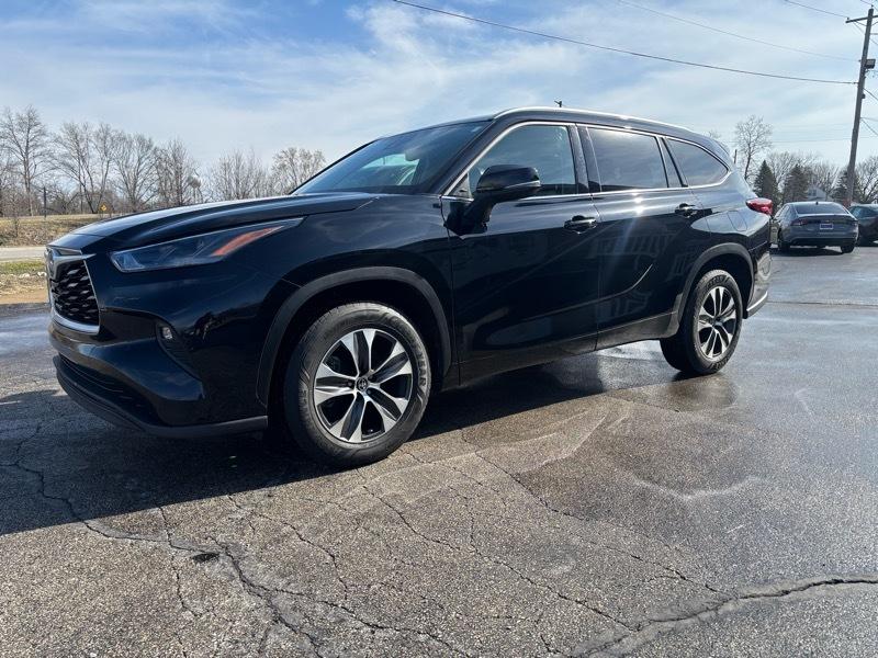 Toyota Highlander Hybrid XLE 2022