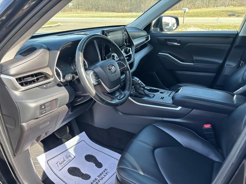 Toyota Highlander Hybrid XLE 2022