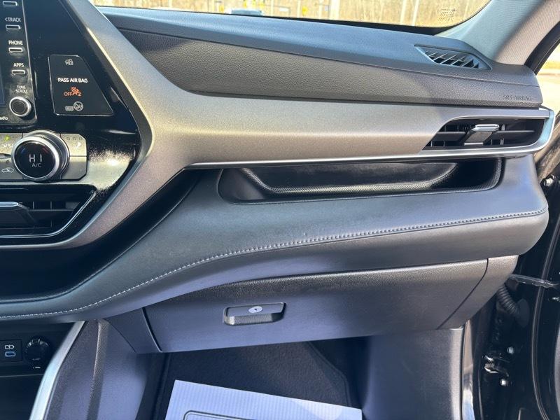 Toyota Highlander Hybrid XLE 2022