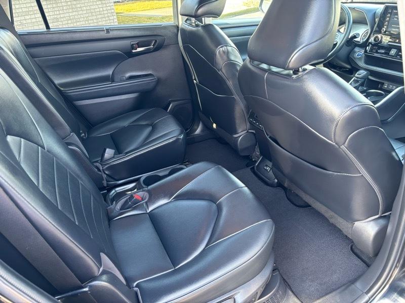 Toyota Highlander Hybrid XLE 2022