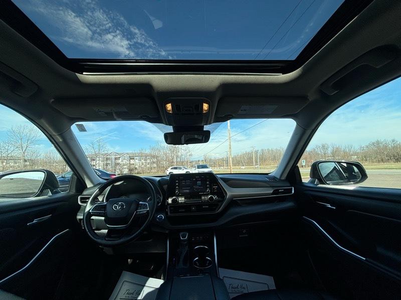 Toyota Highlander Hybrid XLE 2022