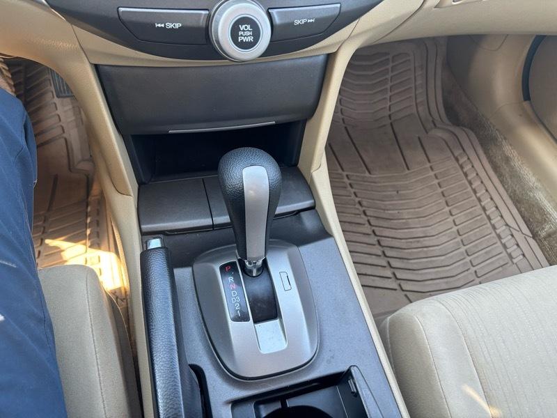 Honda Accord LX-P Sedan AT 2011