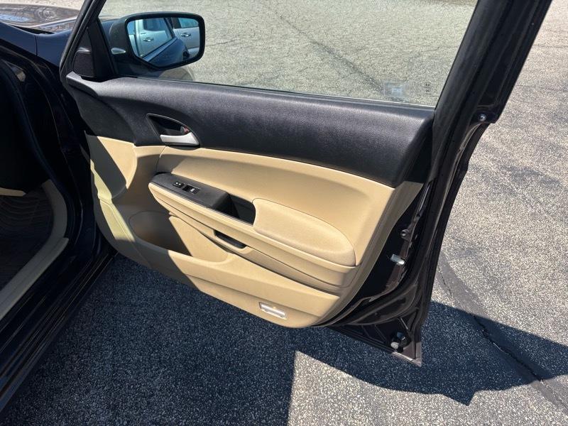 Honda Accord LX-P Sedan AT 2011