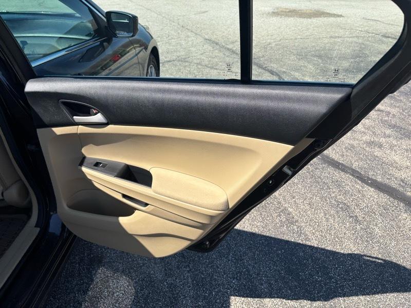 Honda Accord LX-P Sedan AT 2011