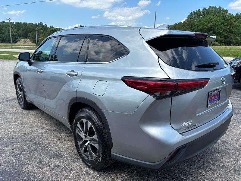 Toyota Highlander XLE FWD V6 2021