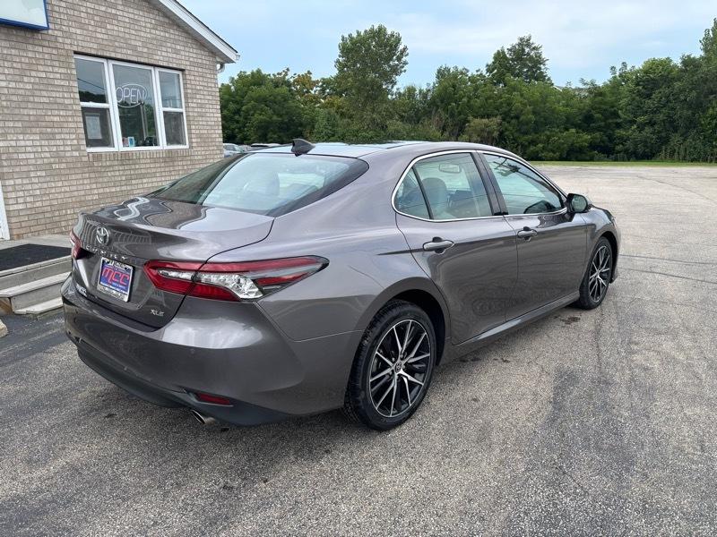 Toyota Camry XLE Auto (Natl) 2021