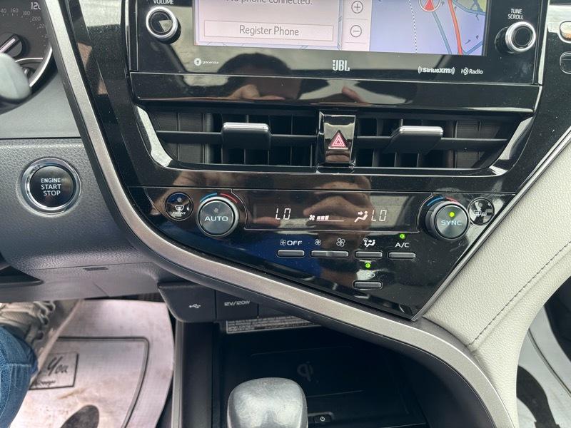 Toyota Camry XLE Auto (Natl) 2021