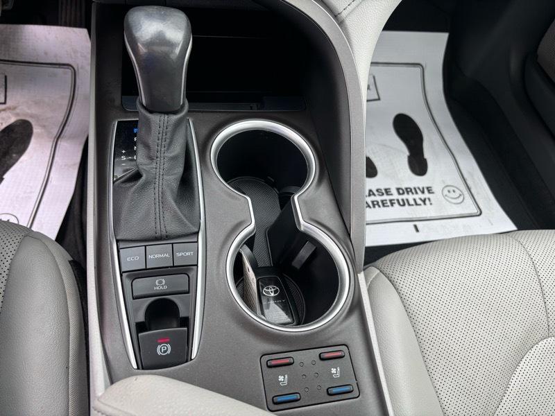 Toyota Camry XLE Auto (Natl) 2021