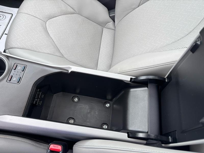 Toyota Camry XLE Auto (Natl) 2021